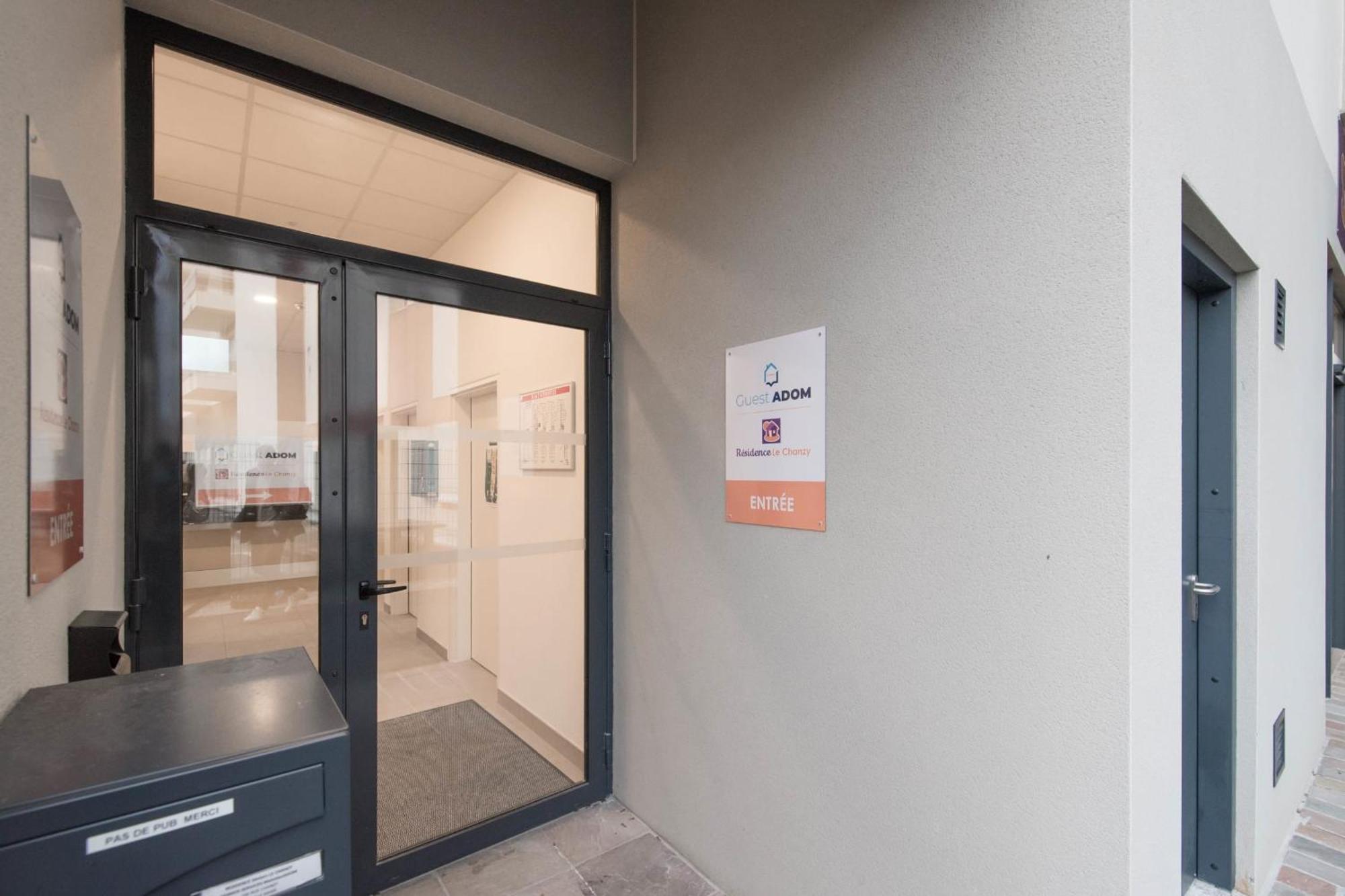 Pierrick - Studio Wifi Et Gare Apartment Le Mans Bagian luar foto